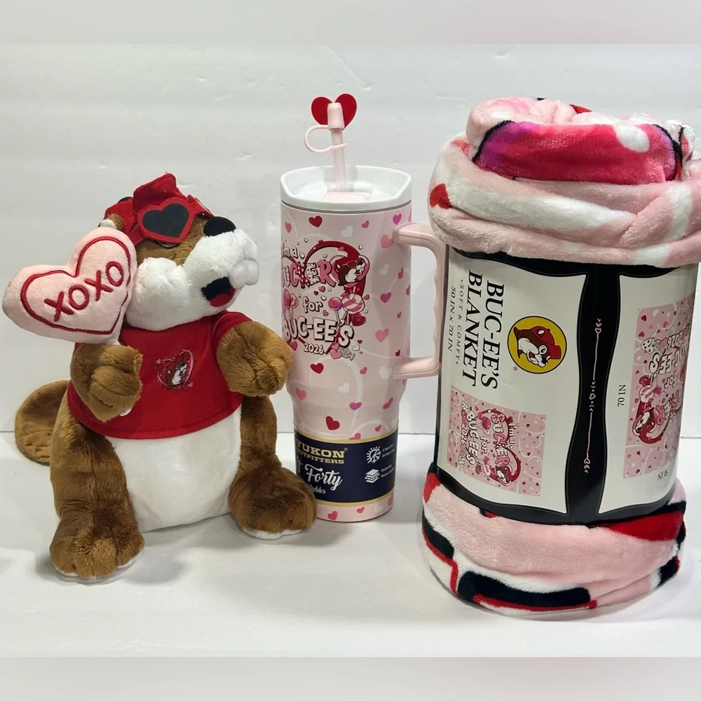 Buc-ee’s Valentine's Day 2026 / Plush, Mug, and Blanket - Bundle of 3